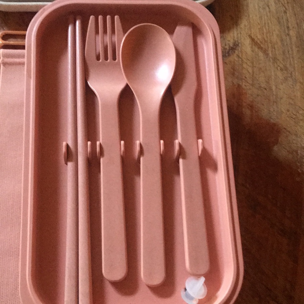 Cute stackable Tupperware set - Picture 7 of 8